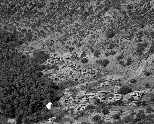 Photo of the village of Timektti, along with the shrine of Sdi Hmad Lfasi.
