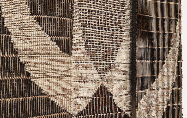Photo: detail of the previous image showing the vertical lines of the weaving.
