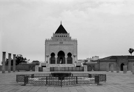 The Mausoleum of King Muhammad V at Rabat. A grand fountain is located in front.